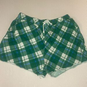 Ivory Ella plaid lounge shorts, size large